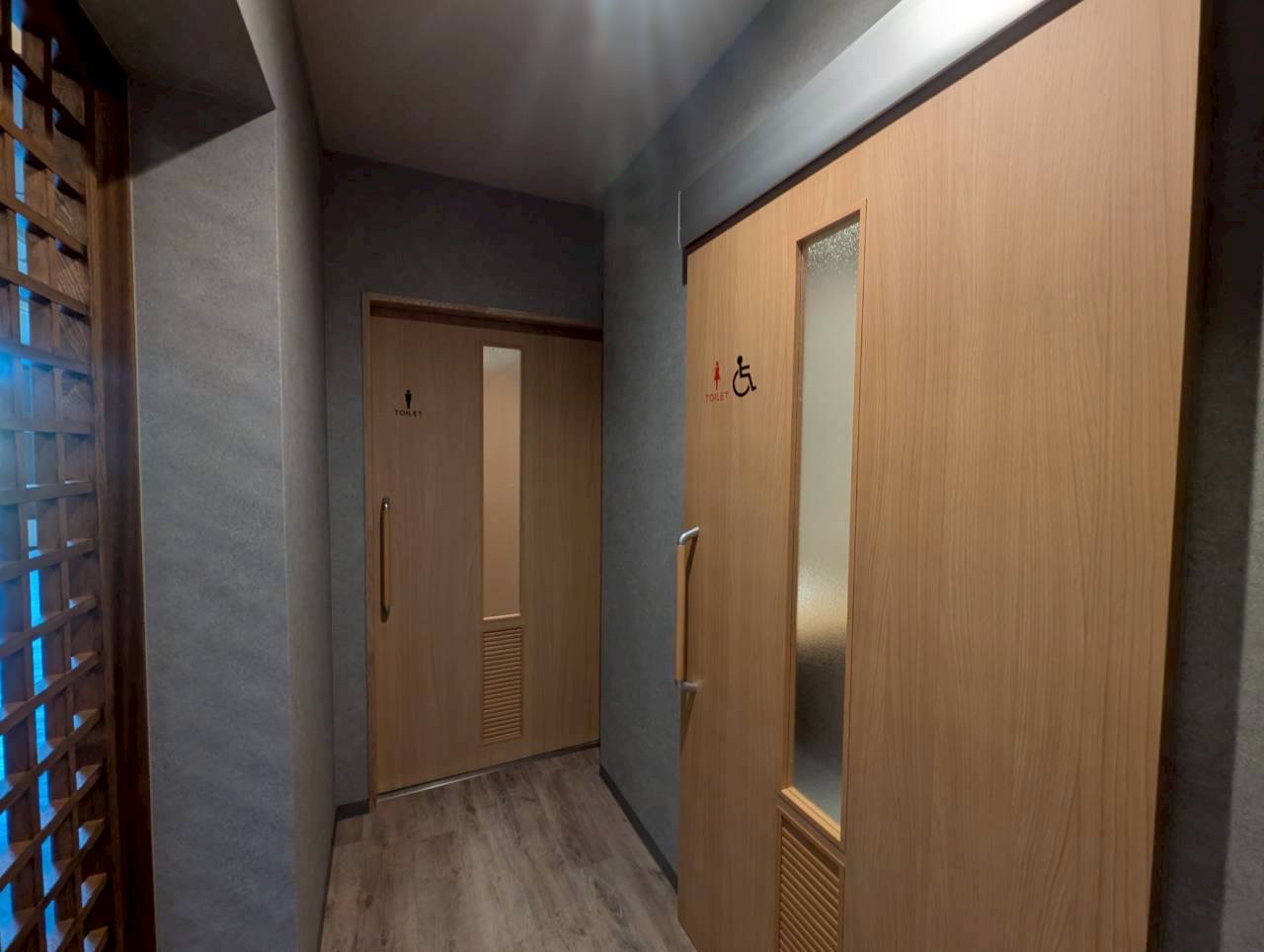  車椅子対応トイレへの改修工事。