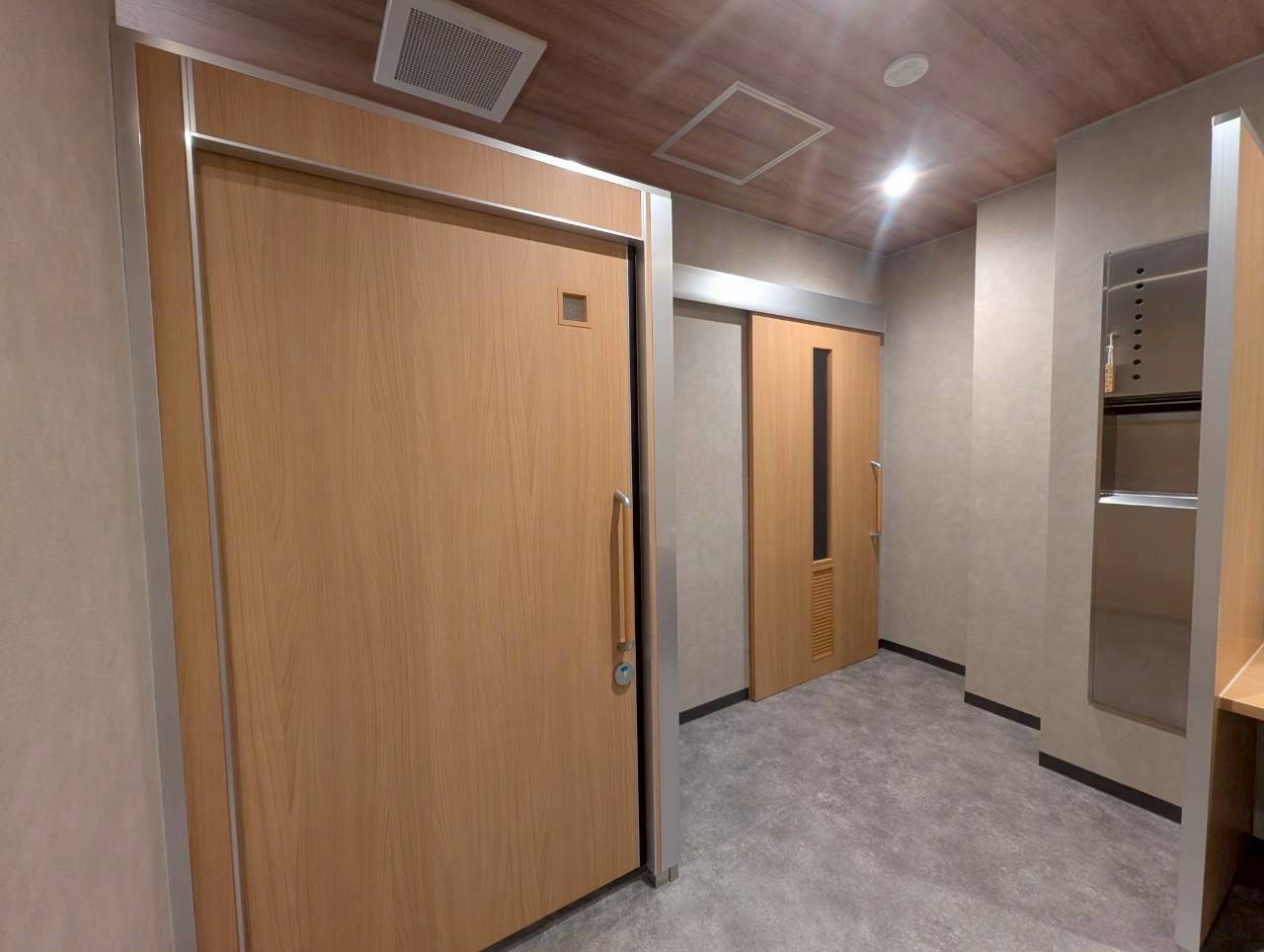  車椅子対応トイレへの改修工事。